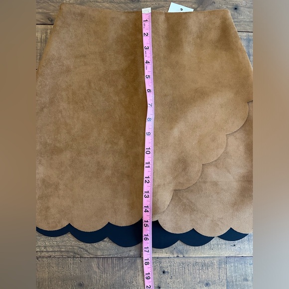 NWT Lush scalloped faux suede mini skirt - Size Small - Picture 7 of 8